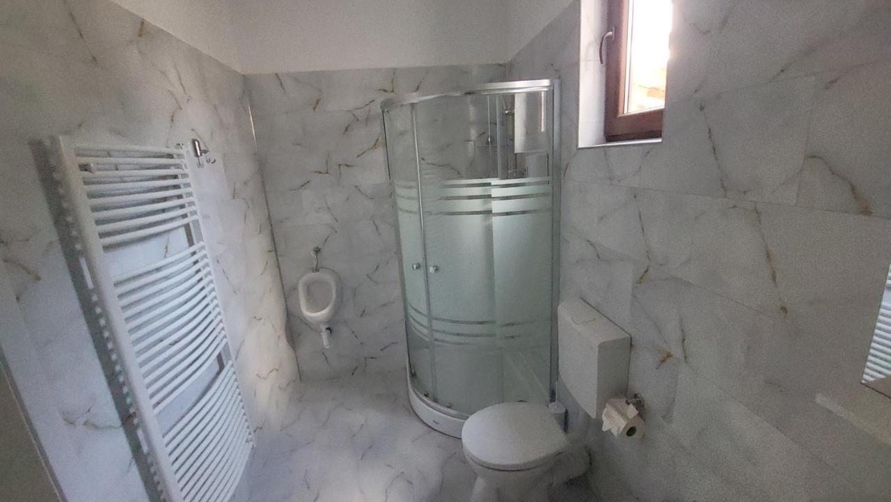 Bed and Breakfast Colt De Rai Hîrtoape Esterno foto