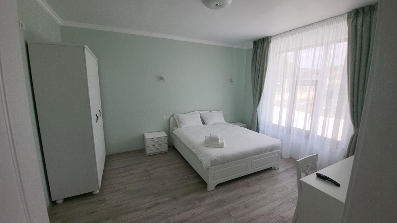 Bed and Breakfast Colt De Rai Hîrtoape Esterno foto