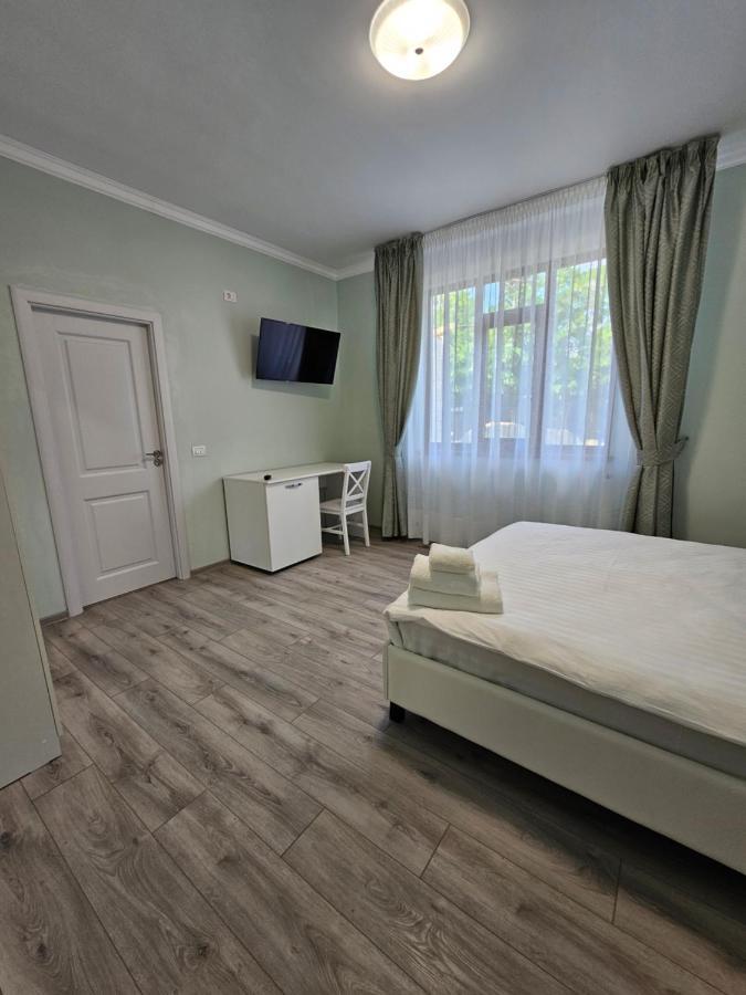 Bed and Breakfast Colt De Rai Hîrtoape Esterno foto