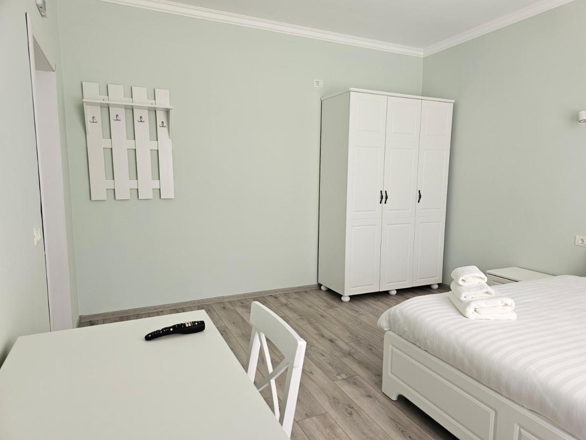 Bed and Breakfast Colt De Rai Hîrtoape Esterno foto