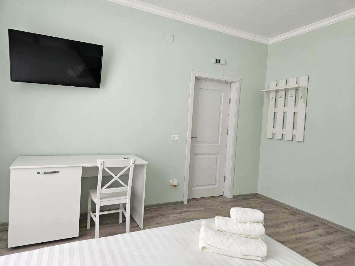 Bed and Breakfast Colt De Rai Hîrtoape Esterno foto